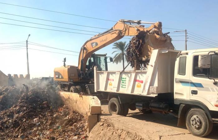 رفع 130 طن مخلفات بطريق ترعة مجريس في أسيوط .. بوابة المساء الاخباري