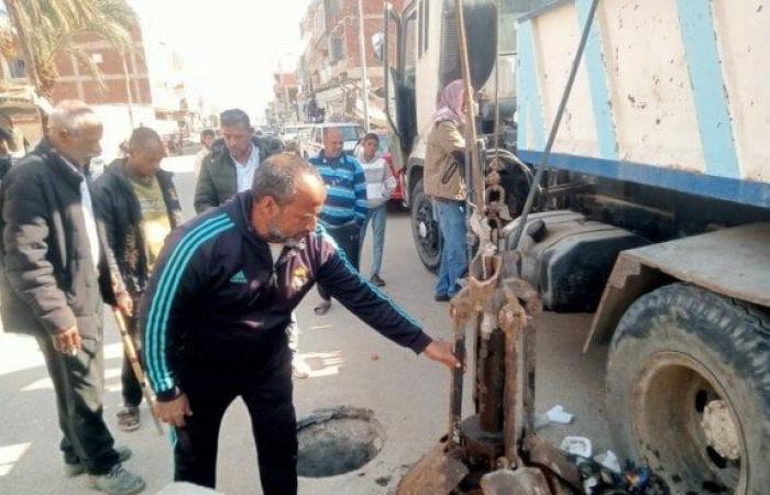 رئيس
      مياه
      القناة:
      تركيب
      أغطية
      بالوعات
      صرف
      صحي
      جديدة
      لقرية
      الأبطال - بوابة المساء الاخباري