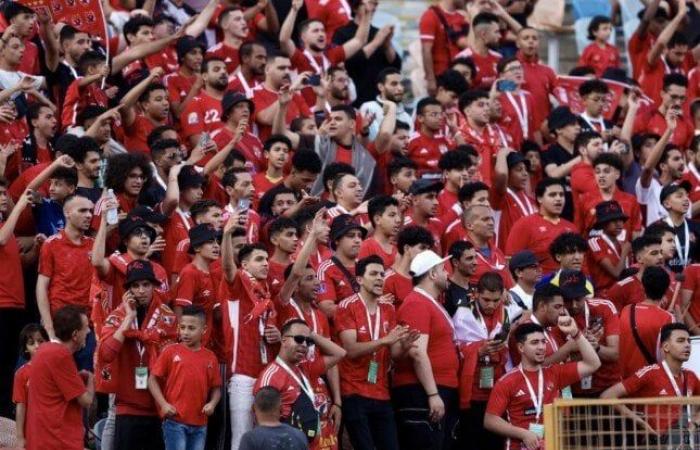 شريف
      عبد
      المنعم
      لجماهير
      الأهلي:
      «مش
      هتتحكموا
      في
      النادي
      ودوركم
      التشجيع
      بس» - بوابة المساء الاخباري