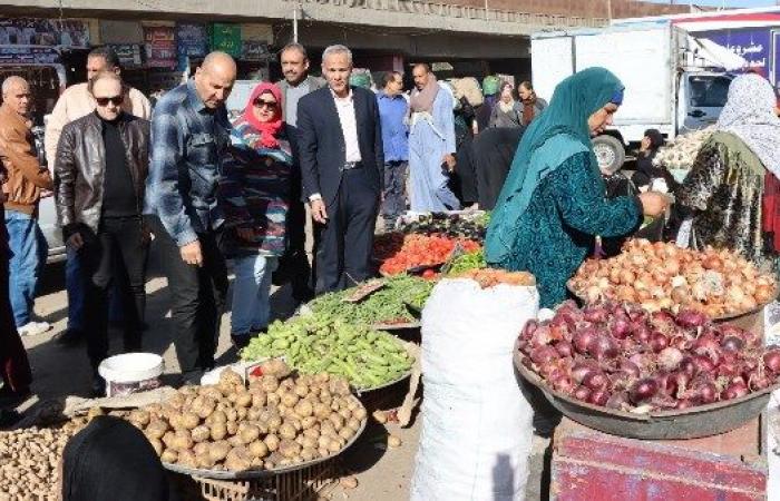 سكرتير عام مساعد بني سويف يتفقد سوق اليوم الواحد .. بوابة المساء الاخباري