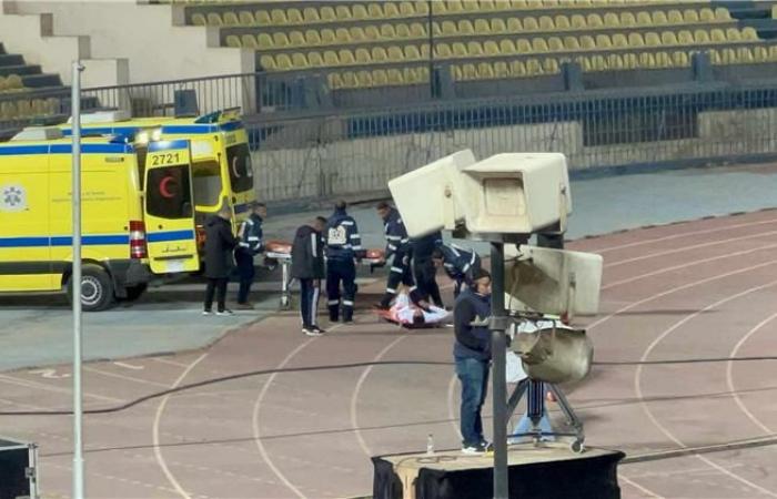 فيديو
      |
      لاعب
      الزمالك
      يغادر
      مباراة
      طلائع
      الجيش
      مصابًا
      ونقله
      إلى
      المستشفى