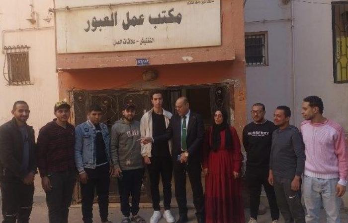 جبران يتفقد منطقتي عمل السلام والعبور ويستجيب لطلب مواطن ويحل مشكلة 9 عاملين .. بوابة المساء الاخباري