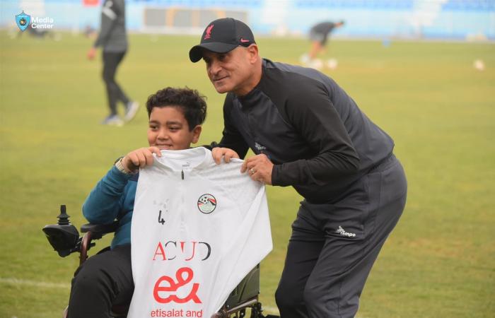 غزل
      المحلة
      يكرم
      الطفل
      بدر
      شعبان..
      ورئيس
      النادي
      يهديه
      كرسيًا
      كهربائيًا|
      صور . المساء الاخباري