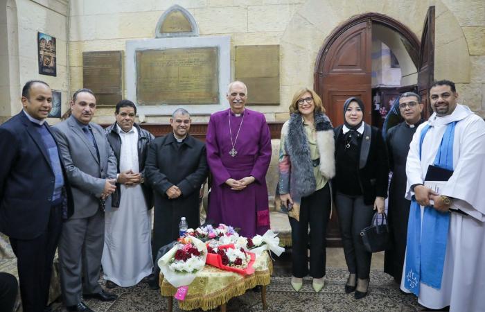 رئيس الأسقفية يصلي قداس العيد بكاتدرائية الإسكندرية .. صور .. بوابة المساء الاخباري