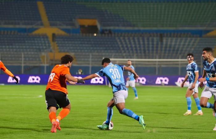 بيراميدز
      يكتسح
      فاركو
      بثلاثية
      ويتقاسم
      صدارة
      الدوري
      مع
      الزمالك
      والمصري
      ..
      صور المساء الاخباري ..