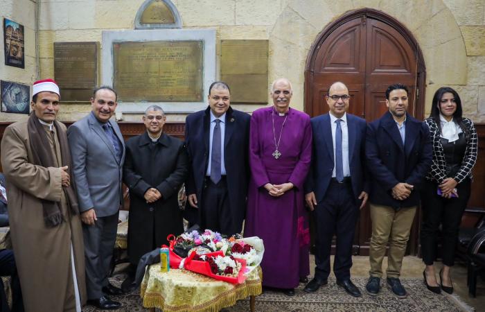 رئيس الأسقفية يصلي قداس العيد بكاتدرائية الإسكندرية .. صور .. بوابة المساء الاخباري