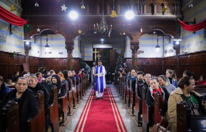 رئيس الأسقفية يصلي قداس العيد بكاتدرائية الإسكندرية .. صور .. بوابة المساء الاخباري