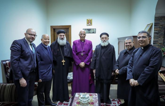 رئيس الأسقفية يصلي قداس العيد بكاتدرائية الإسكندرية .. صور .. بوابة المساء الاخباري