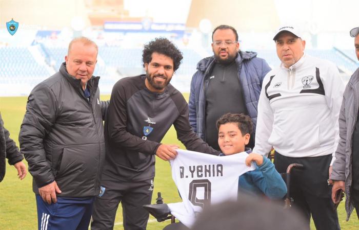 غزل
      المحلة
      يكرم
      الطفل
      بدر
      شعبان..
      ورئيس
      النادي
      يهديه
      كرسيًا
      كهربائيًا|
      صور . المساء الاخباري