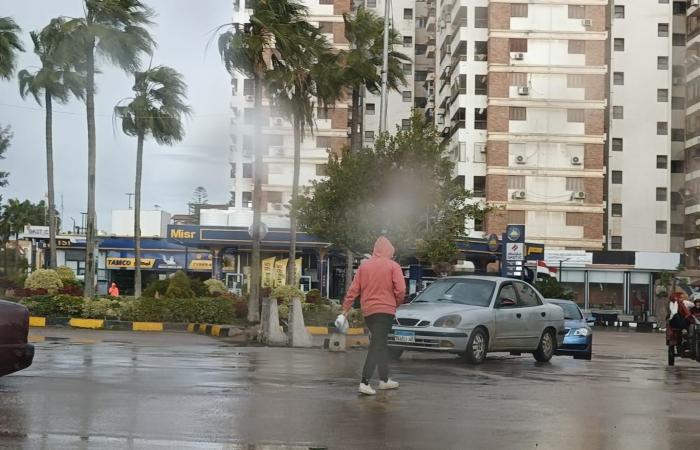 تساقط
      الأمطار
      على
      أغلب
      أنحاء
      الإسكندرية
      مع
      زيادة
      الاحساس
      بالبرودة
      الشديدة المساء الاخباري ..