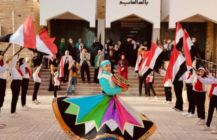 بعروض
      للمواهب..
      الثقافة
      تحتفل
      بالعام
      الجديد
      على
      مسرح
      قصر
      الإبداع
      الفني المساء الاخباري ..