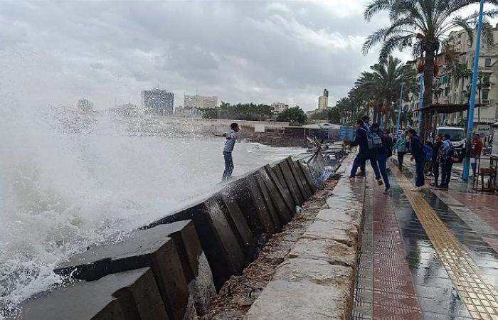 أجواء
      من
      القطب
      الجنوبي..
      نوة
      عيد
      الميلاد
      تتسب
      في
      تساقط
      الثلوج
      على
      المحافظات - بوابة المساء الاخباري