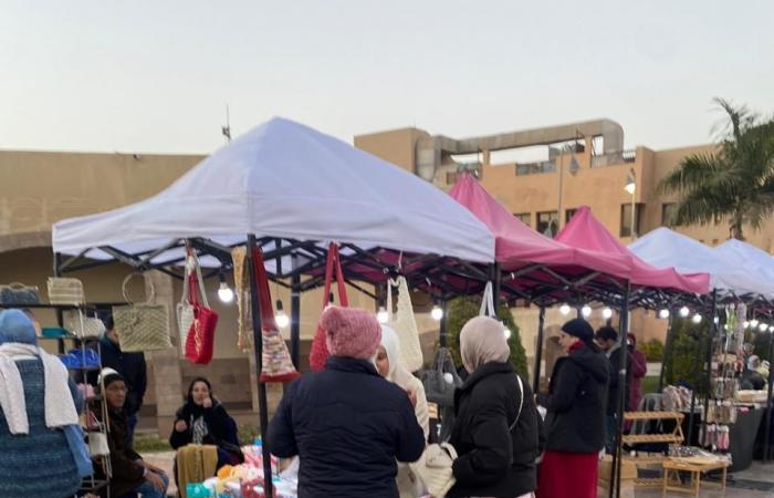 "التضامن"
      تنظم
      معرض
      ديارنا
      للحرف
      اليدوية
      والتراثية
      بنادى
      الزهور المساء الاخباري ..