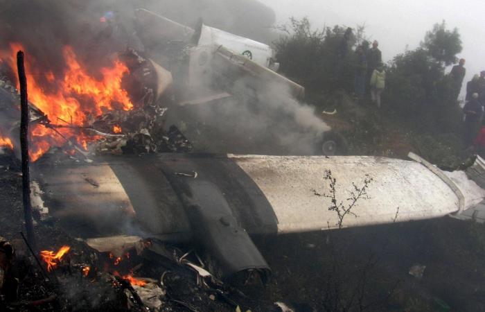 الرئيس
      التنفيذي
      لشركة
      طيران
      «جيجو»
      يعتذر
      عن
      حادث
      الطائرة
      ويعزي
      عائلات
      الضحايا - بوابة المساء الاخباري