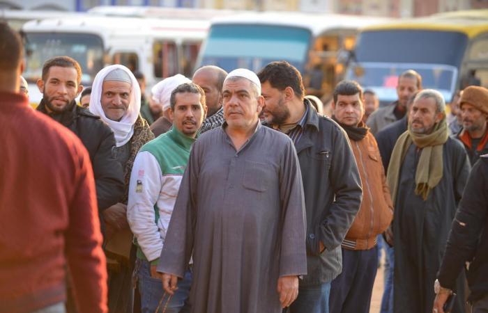 طوابير في العاشر من رمضان لتحرير توكيلات حزب"الجبهة الوطنية" | صور .. بوابة المساء الاخباري