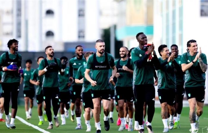 تقارير:
      الأهلي
      يستعيد
      ثنائي
      الفريق
      قبل
      استئناف
      الدوري
      السعودي