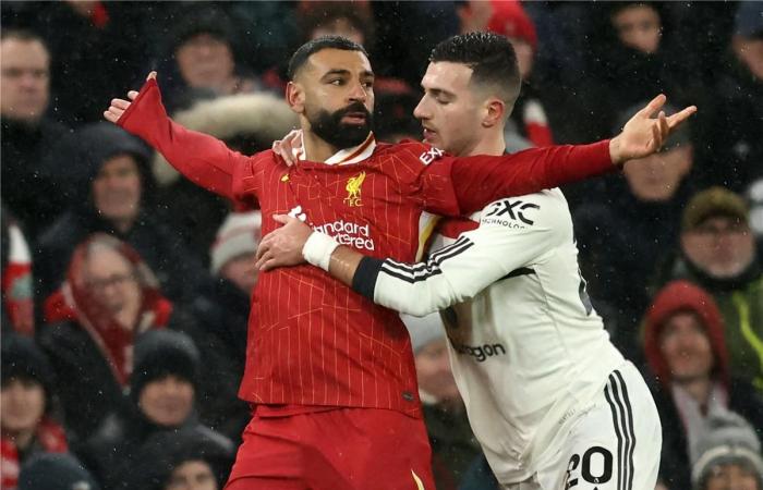 فيديو
      |
      محمد
      صلاح
      يتسبب
      في
      بطاقة
      صفراء
      لـ
      دالوت
      خلال
      مباراة
      ليفربول
      ومانشستر
      يونايتد