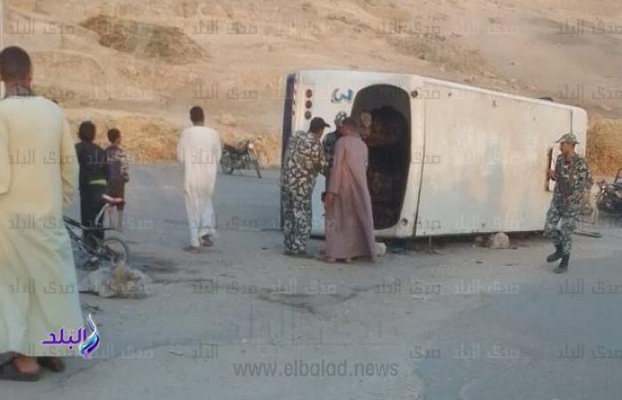 إصابة 4 أشخاص في انقلاب سيارة نقل بطريق نجع حمادي الصحراوي الغربي .. بوابة المساء الاخباري