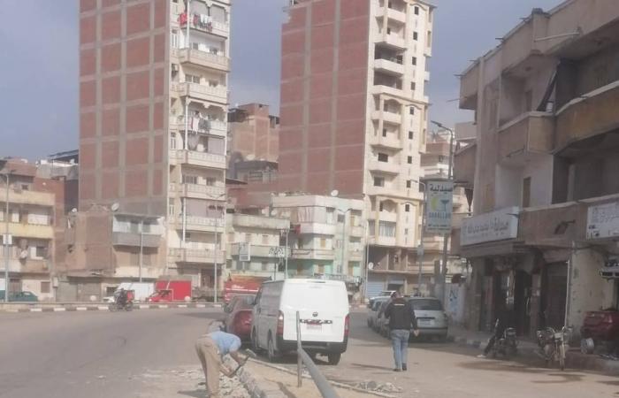 رئيس
      مدينة
      دمنهور
      يتابع
      أعمال
      تطوير
      ميدان
      المعهد
      الديني المساء الاخباري ..