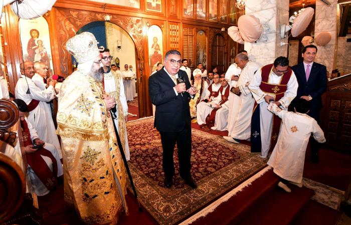 شاهد|
      محافظ
      الدقهلية
      ومدير
      الأمن
      يشاركان
      الأخوة
      المسيحيين
      احتفالات
      عيد
      الميلاد
      بالمنصورة . المساء الاخباري