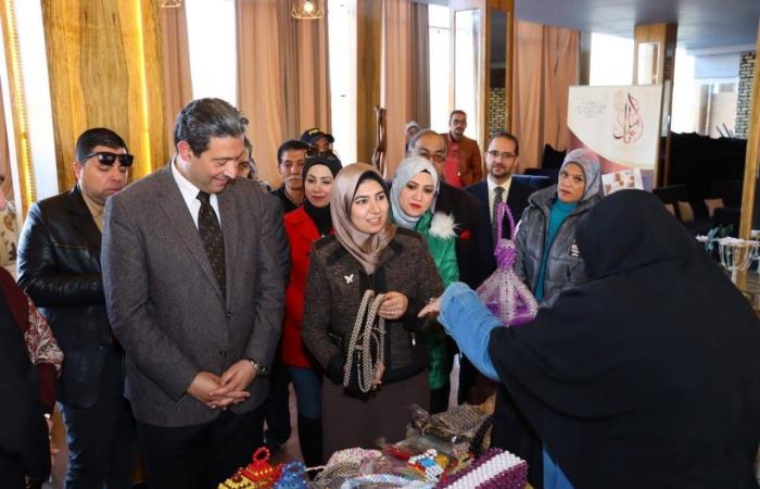 محافظ
      دمياط
      يفتتح
      معرض
      "آيادى
      مصر"
      للحرف
      اليدوية
      والتراثية..
      صور المساء الاخباري ..