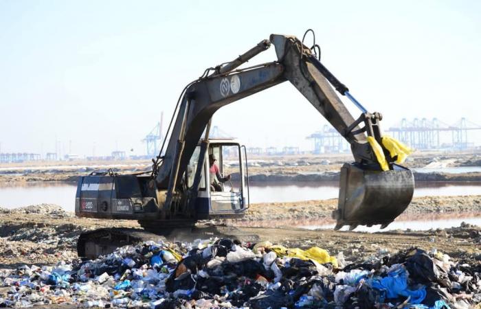 رئيس مدينة بورفؤاد يوجه بتكثيف الجهود وتطهير مصرف الملاحات .. بوابة المساء الاخباري