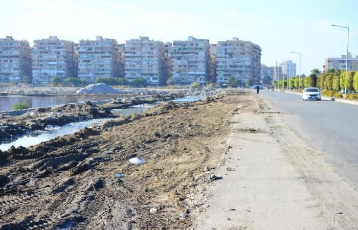 رفع 70 طن مخلفات من مصرف الملاحات في بورفؤاد .. بوابة المساء الاخباري