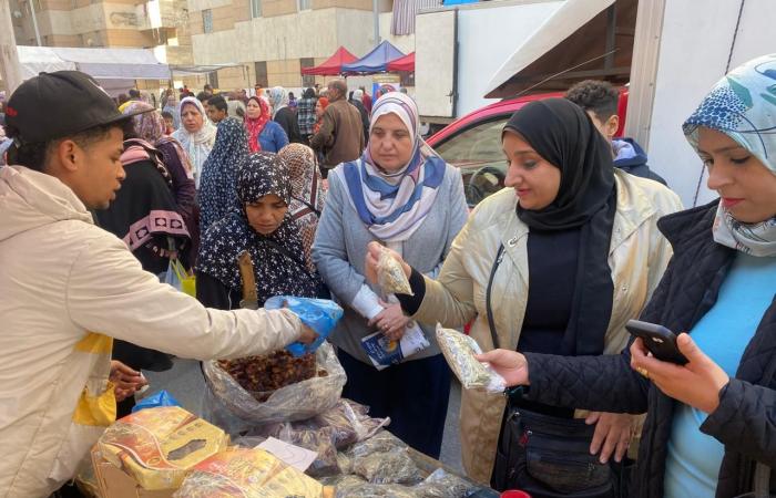 رئيس
      حي
      غرب
      بالإسكندرية
      تشهد
      سوق
      اليوم
      الواحد
      ببشاير
      الخير المساء الاخباري ..