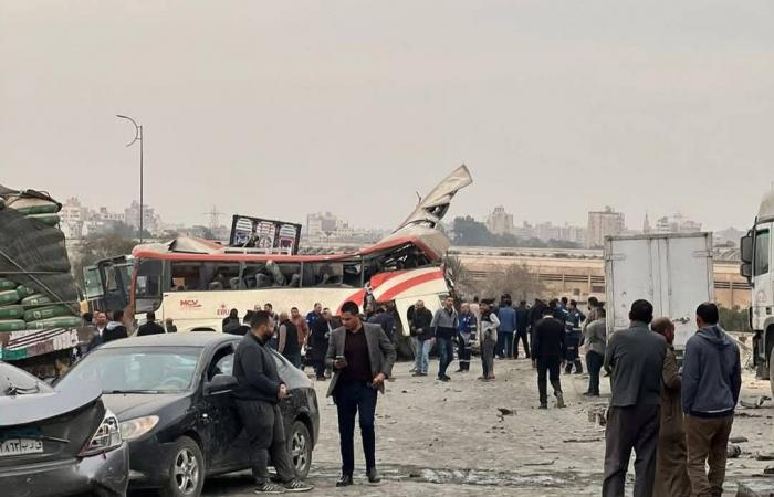 العربيات خردة.. اللقطات الأولى من حادث الدائري الأوسطي بحلوان .. بوابة المساء الاخباري