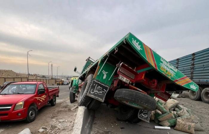 العربيات خردة.. اللقطات الأولى من حادث الدائري الأوسطي بحلوان .. بوابة المساء الاخباري