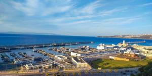 الفجر سبورت .. العالم
      اليوم
      -
      ميناء
      طنجة
      ​​المتوسط
      بالمغرب
      قد
      يتجاوز
      قدرته
      الاسمية
      في
      2024