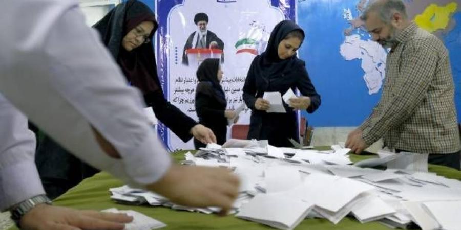 الفجر سبورت .. بزشكيان
      يتقدم
      على
      جليلي
      في
      الانتخابات
      الرئاسية
      الإيرانية