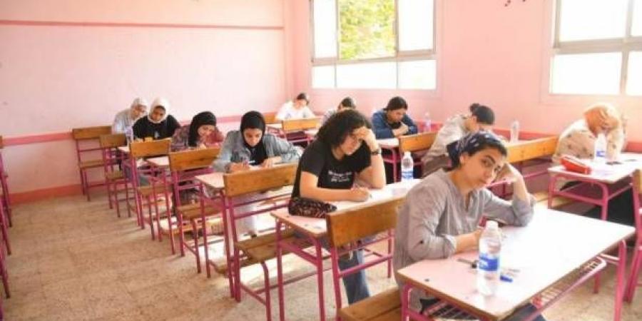الفجر سبورت .. طلاب
      الثانوية
      يتوافدون
      على
      اللجان
      للتفتيش
      قبل
      امتحان
      اللغة
      الأجنبية
      الأولى